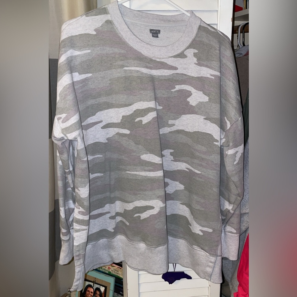 Aerie camo crew neck sweatshirt size L